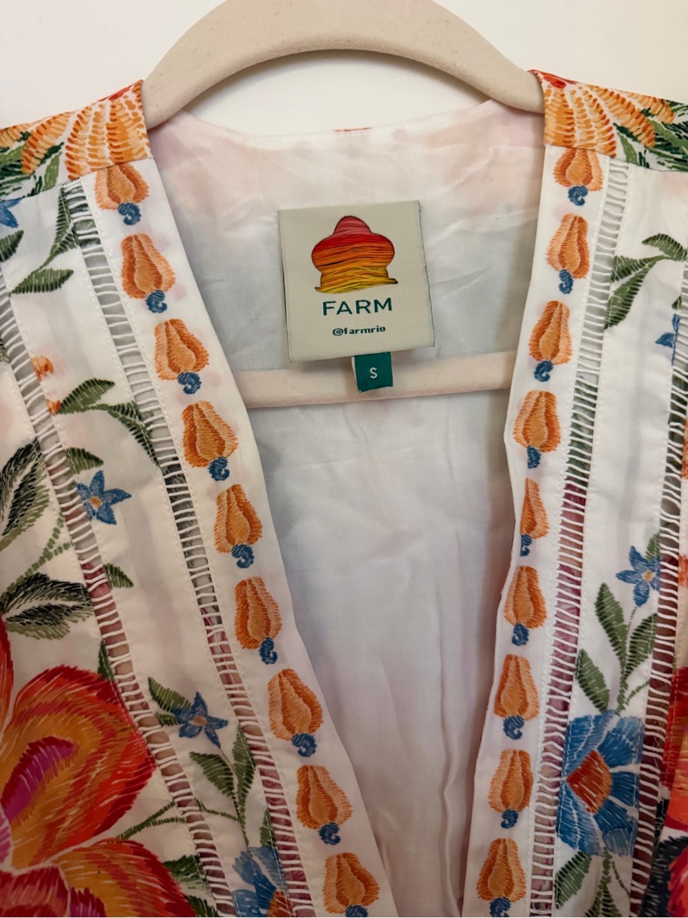 FARM Rio White Floral Embroidered Puff Sleeve Romper - Picture 2 of 5